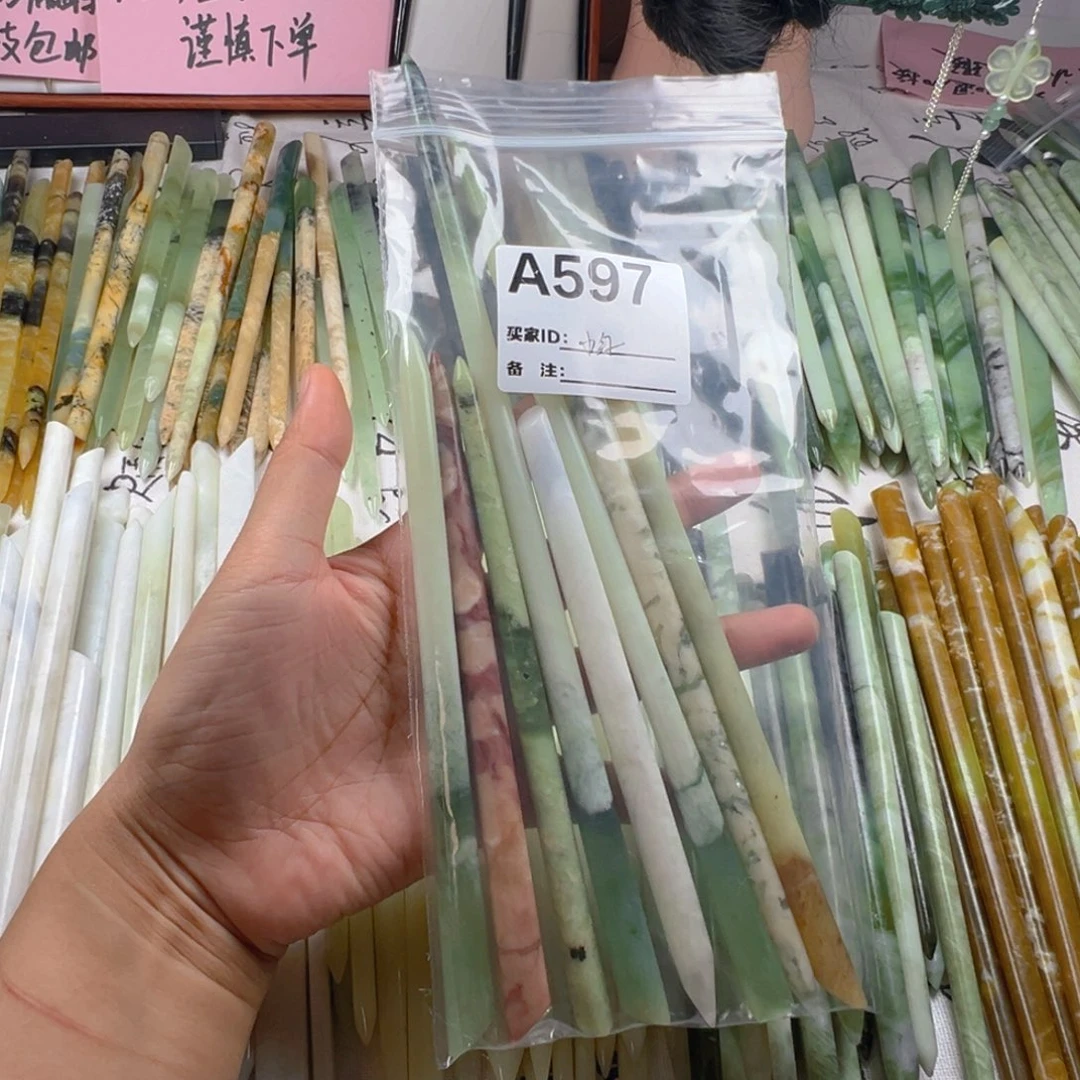 小***子蛇纹石玉未镶嵌颈饰