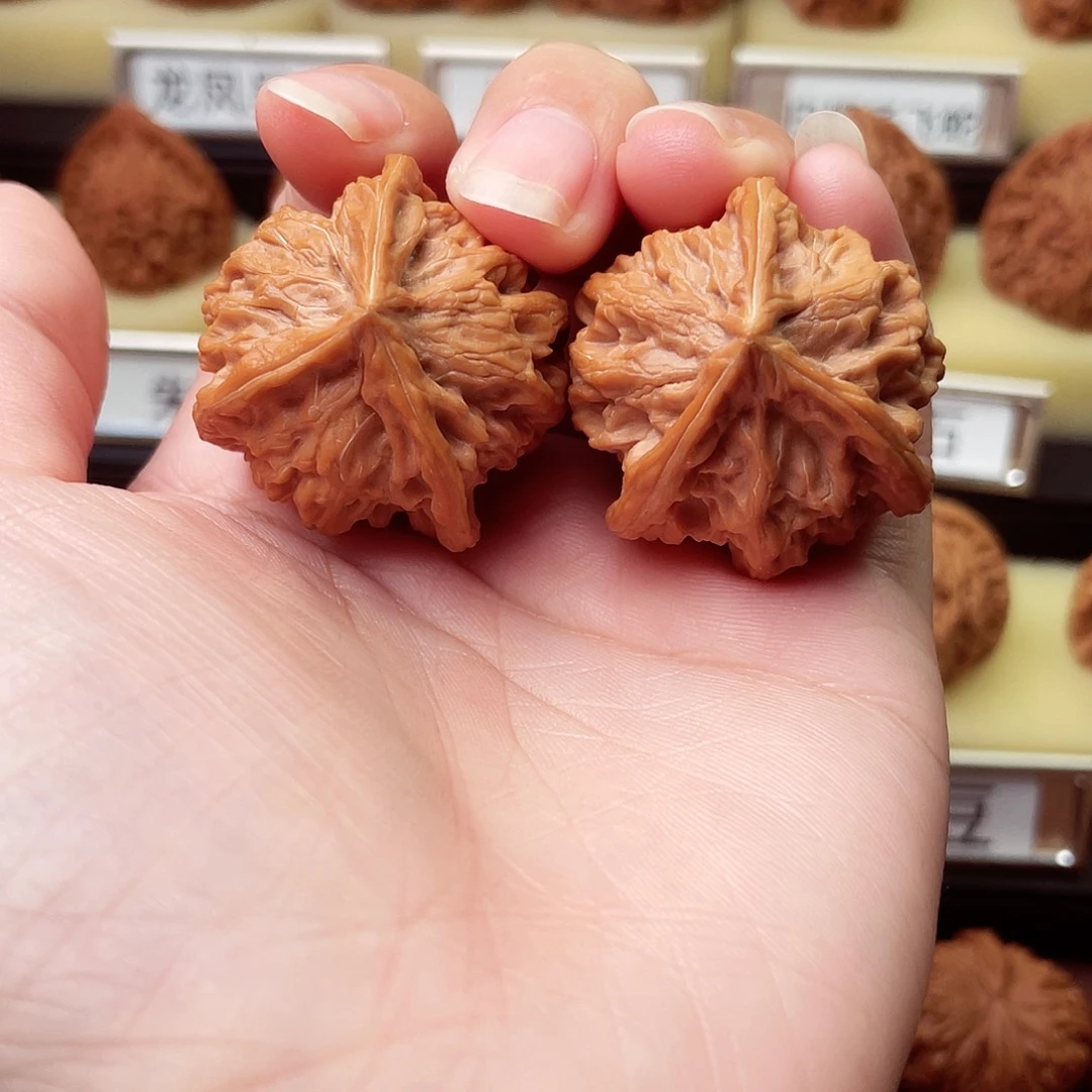 文玩核桃吊坠盘山三棱34尺954