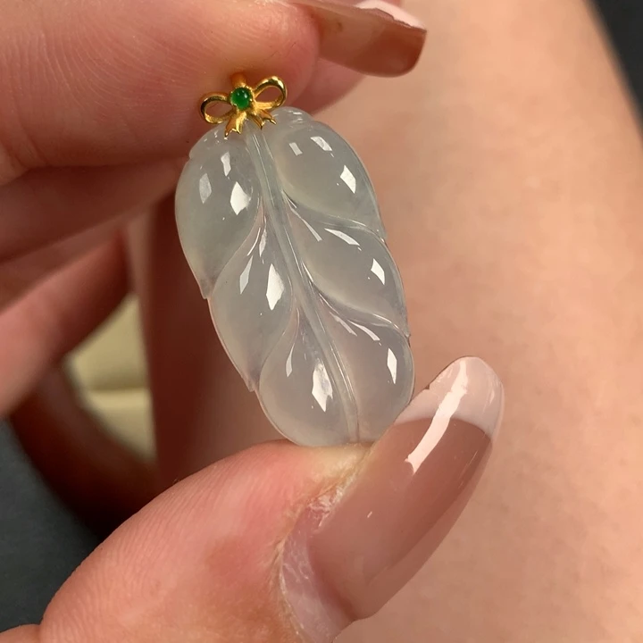 翡翠颈饰18K金镶嵌叶子