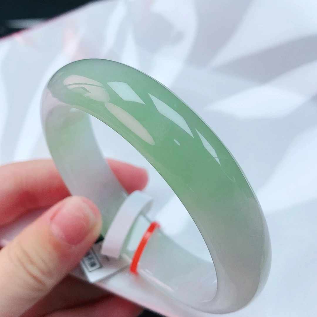 翡翠手镯未镶嵌53轮胎