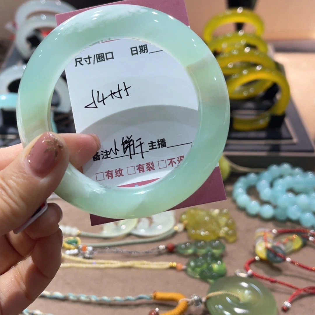 蛇纹石玉手镯未镶嵌屈***干