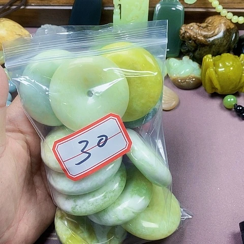 未镶嵌蛇纹石玉颈饰