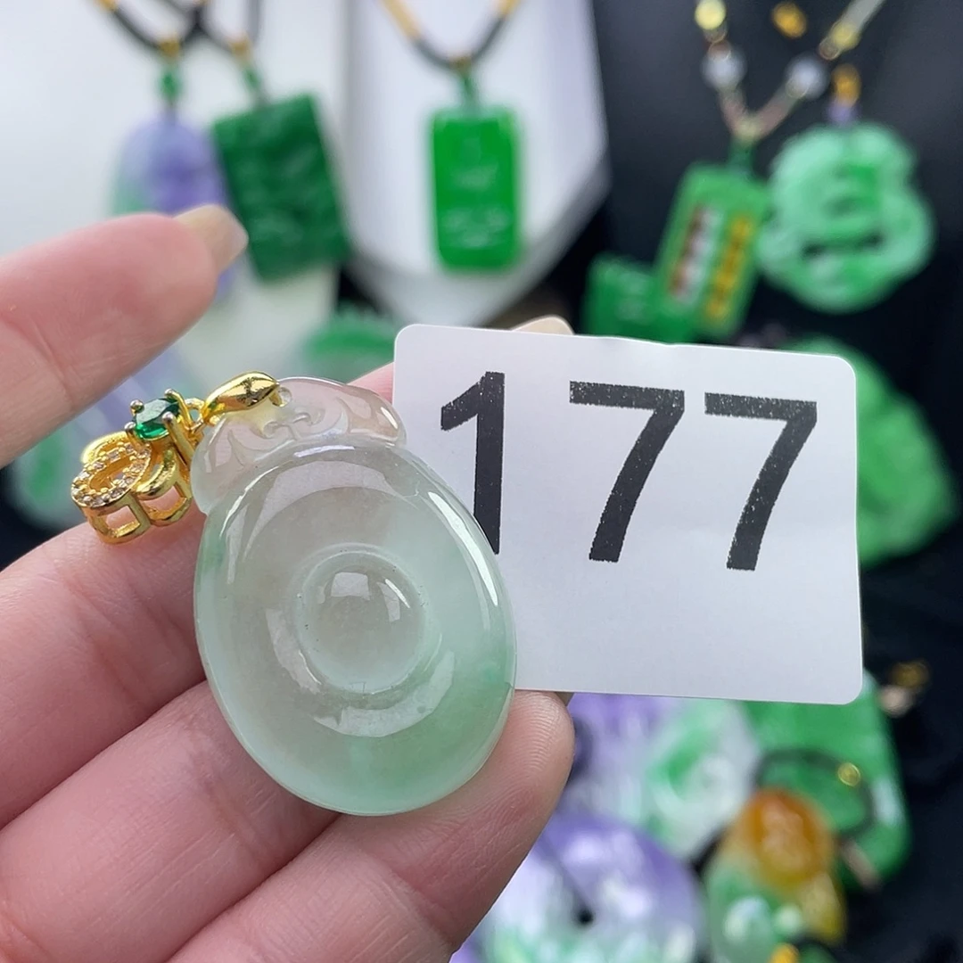 翡翠未镶嵌吊坠(赠链)