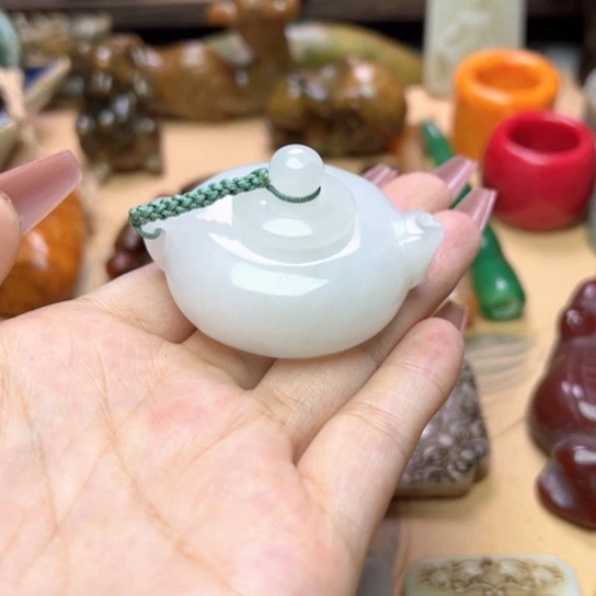 未镶嵌蛇纹石玉颈饰