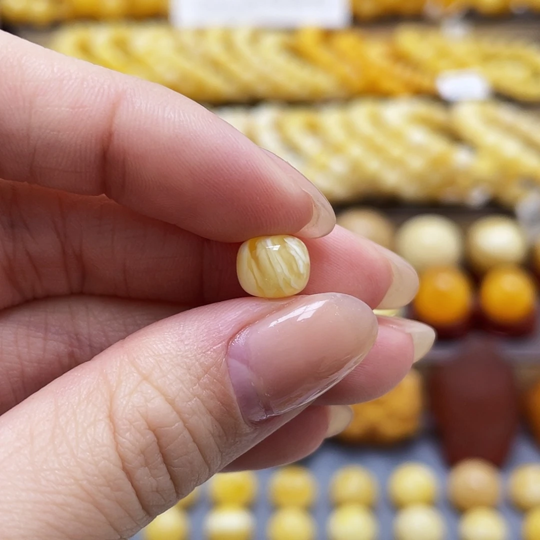 琥珀裸石未镶嵌蜜蜡老型8.2*6.9mm