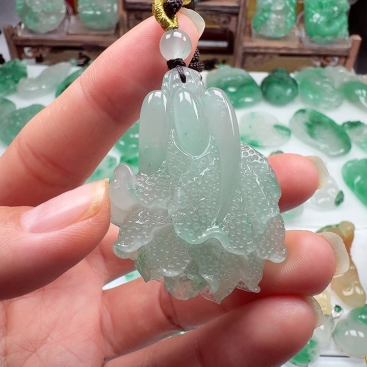 颈饰未镶嵌石英质玉