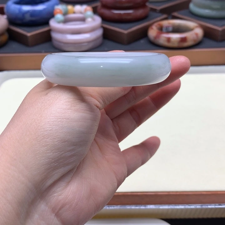 石英质玉（佘太翠）手镯未镶嵌