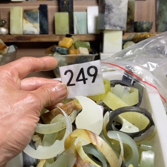 【闪购商品】蛇纹石玉未镶嵌珠宝玉器
