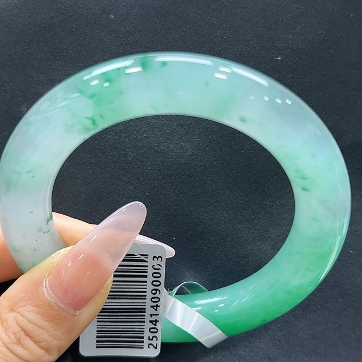 未镶嵌手镯石英质玉（非洲翠）