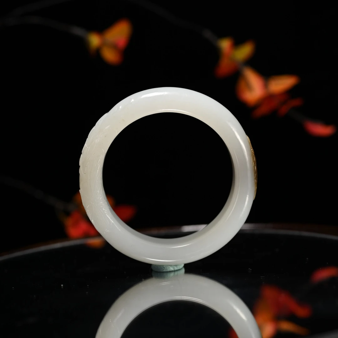 Lot8884 和田玉且末糖手镯（圈口55.4）/保利