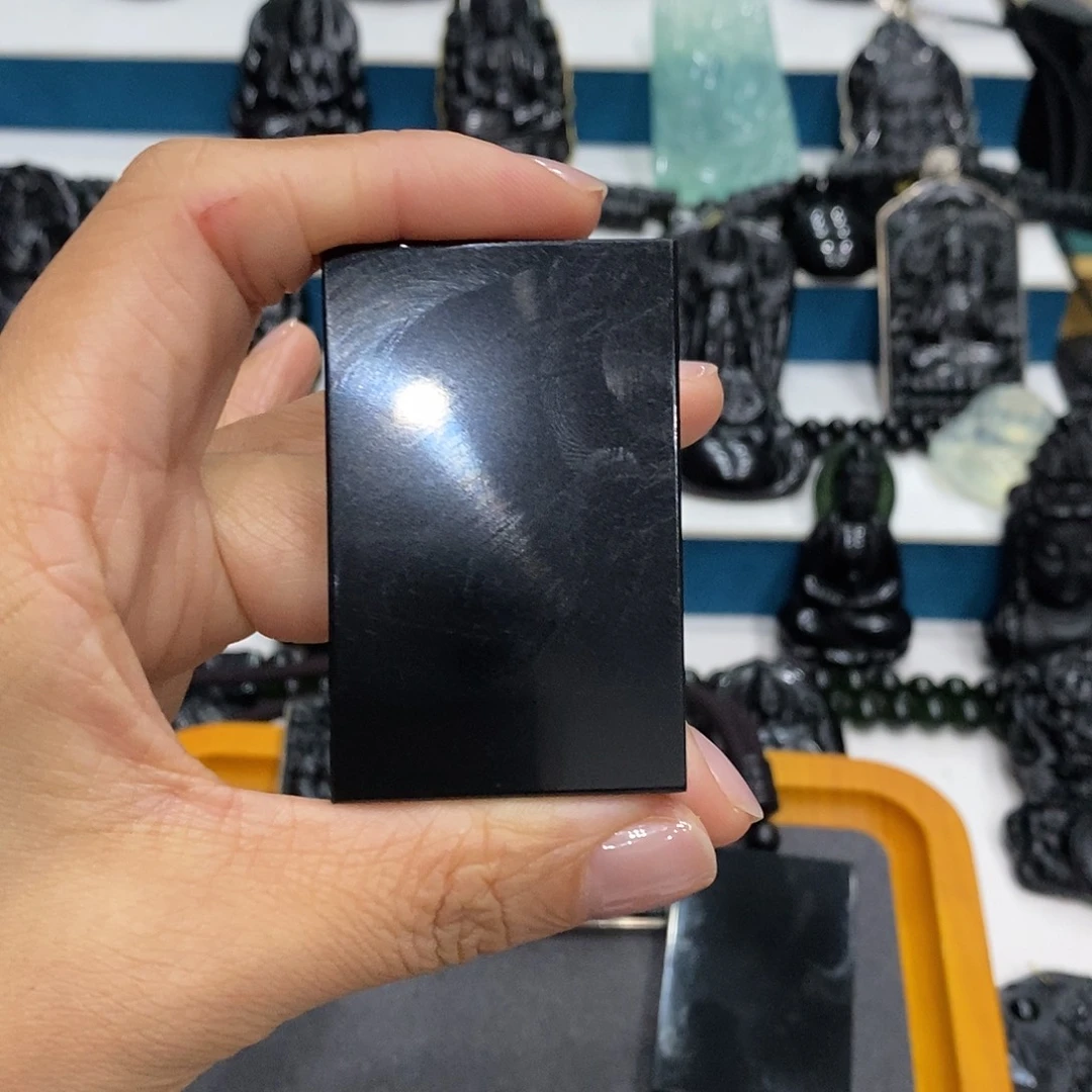 久***知蛇纹石玉未镶嵌颈饰