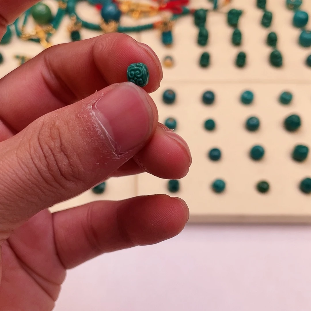 绿松石颈饰未镶嵌