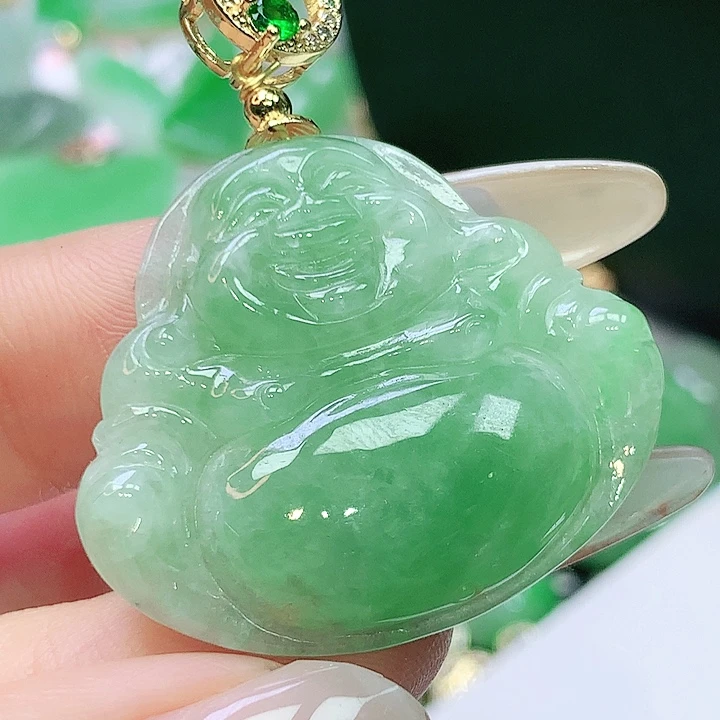 翡翠未镶嵌颈饰多样性发其一