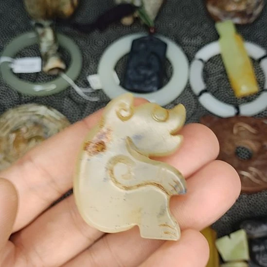吊坠龙脊菩提物件优美，欢迎咨询