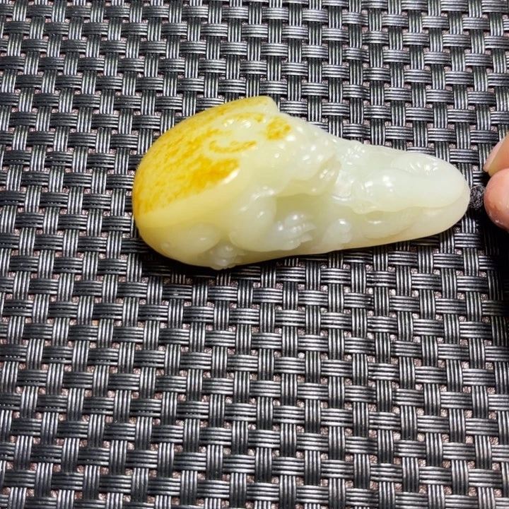和田玉未镶嵌把件玄武