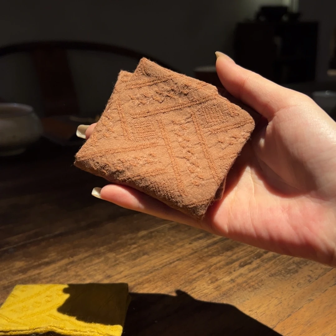 陶瓷。     陶瓷。