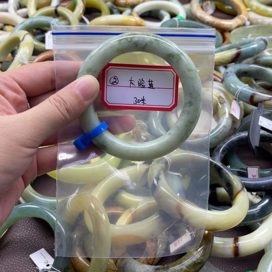 @***莲蛇纹石玉未镶嵌手镯