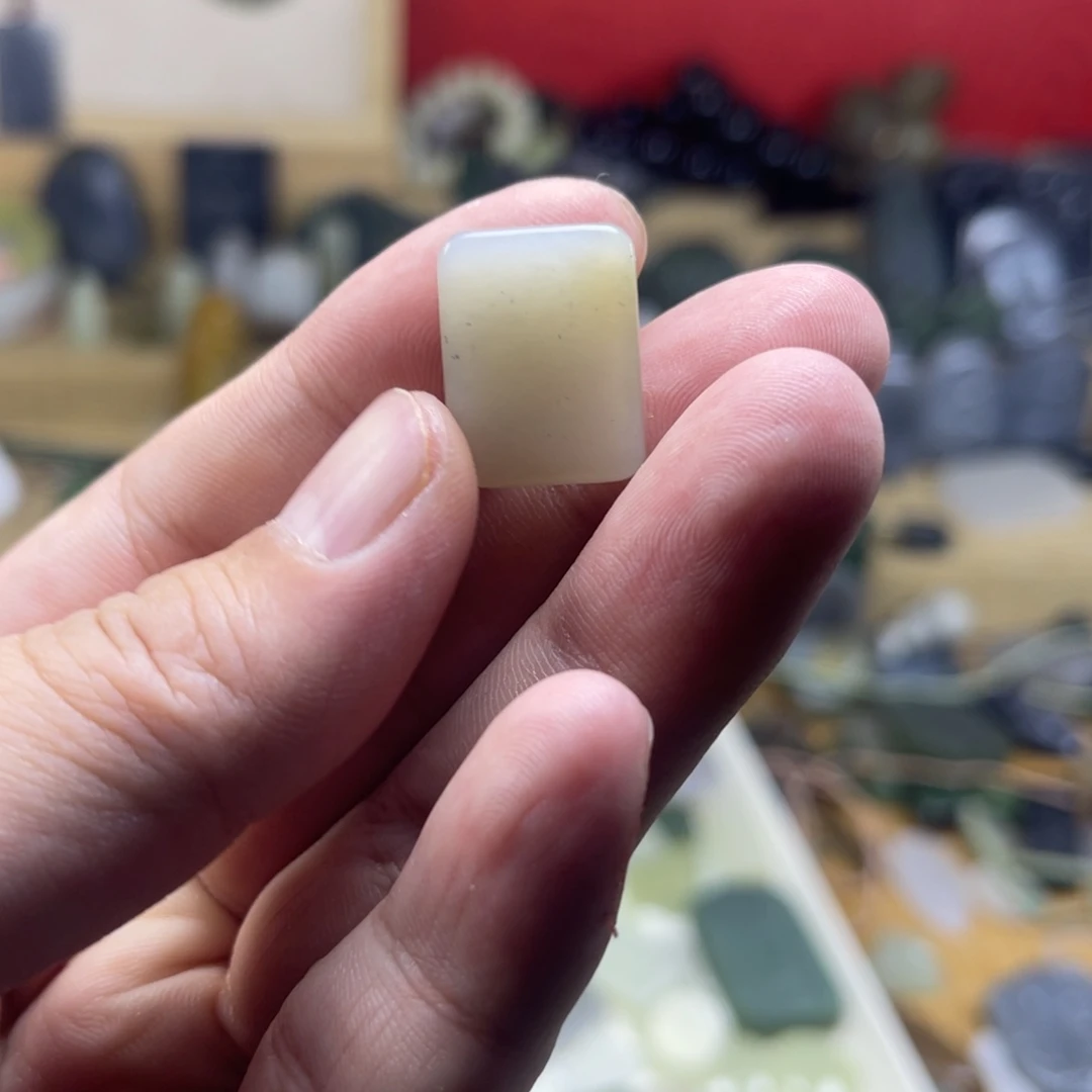 一***米和田玉未镶嵌颈饰