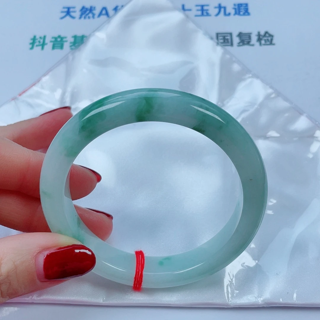 翡翠未镶嵌手镯圈口的60.3宽12.6厚9.1