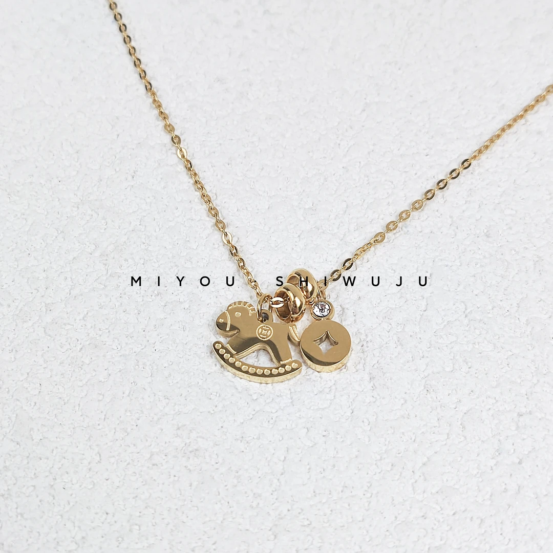 钛钢项链 金色摇摇马项链时尚百搭复古双面简约经典