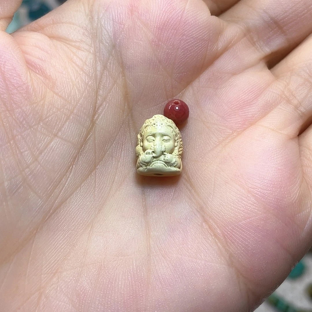 南红玛瑙配饰未镶嵌