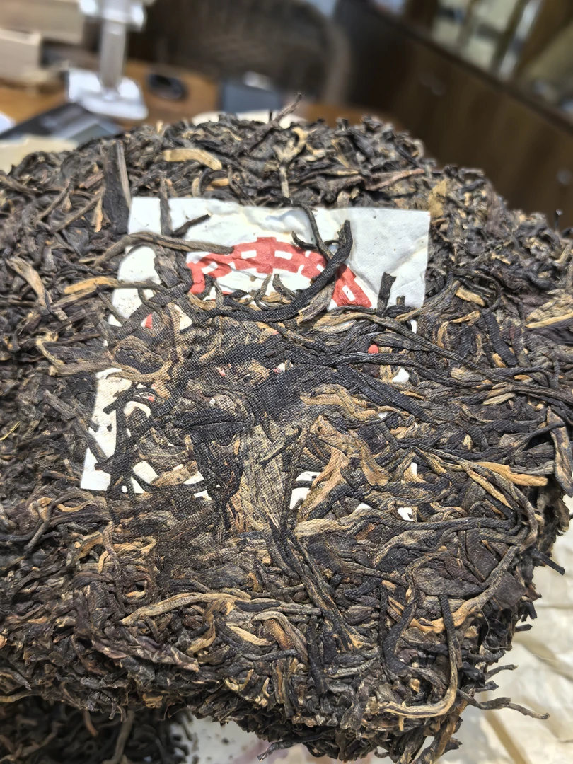 2000 年大红印 昆明仓 干仓 完整品相  甘香茶气足