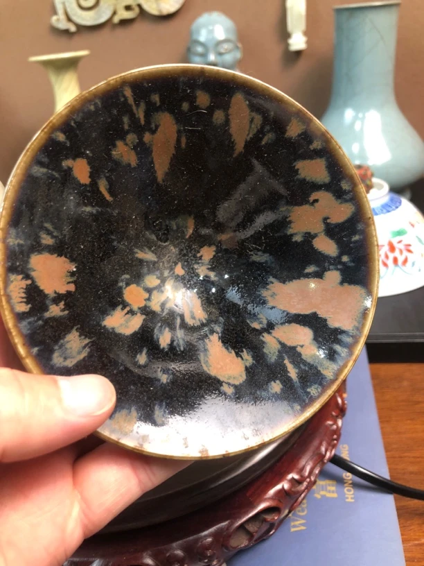 0083豆青釉三足香薰炉