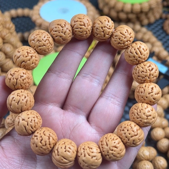 十****桃核手串盘锦水晶肌肉