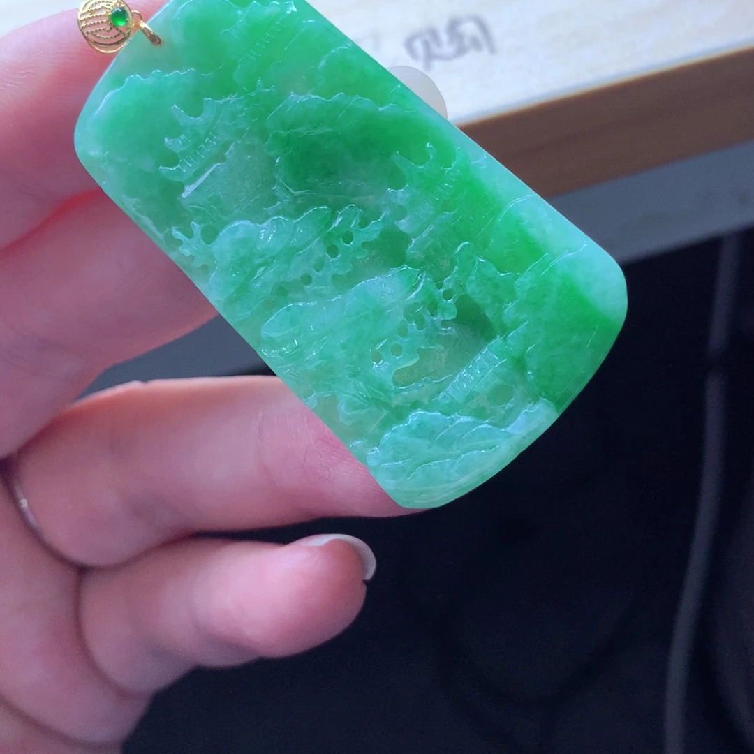 翡翠颈饰18K金镶嵌吊坠