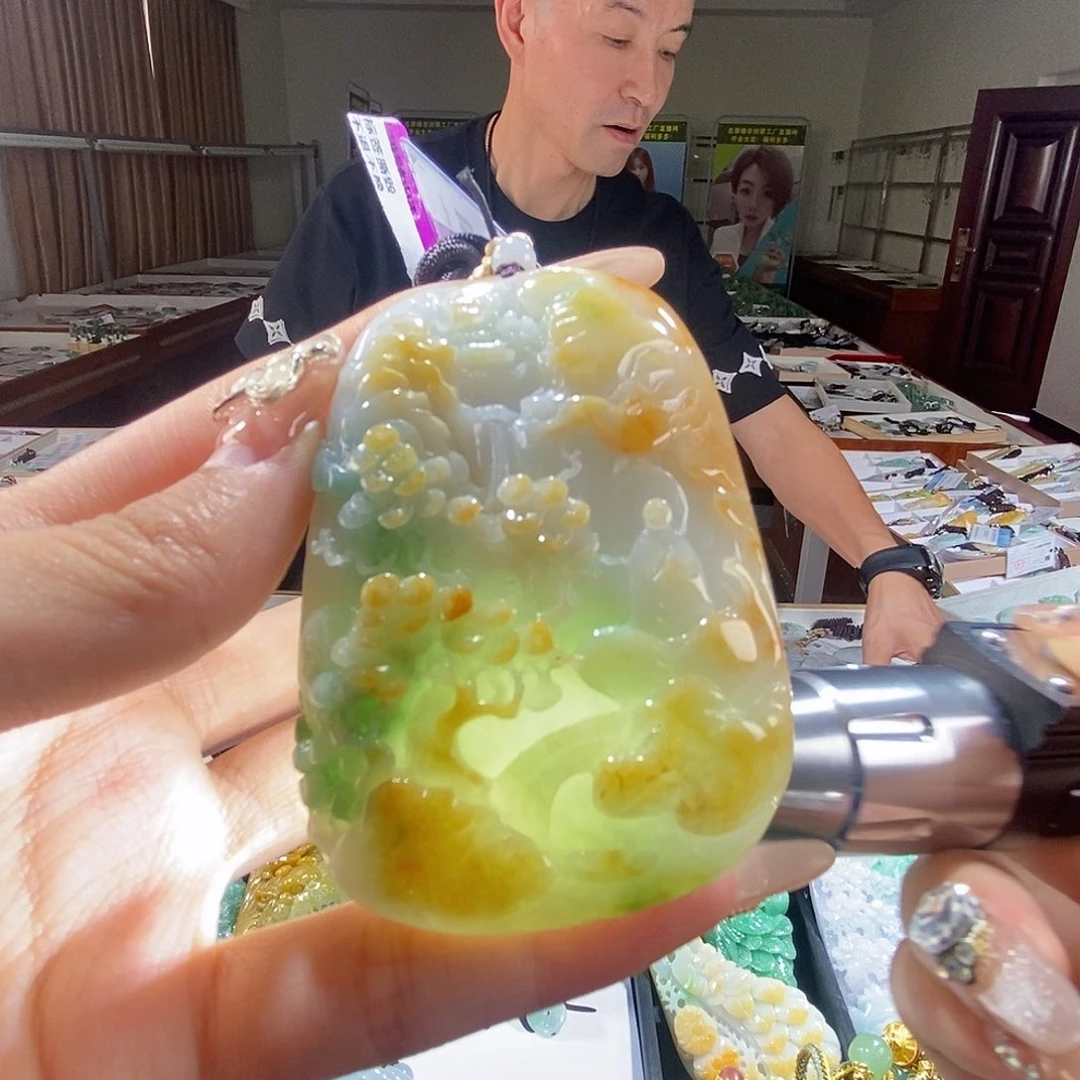 翡翠未镶嵌颈饰翡翠