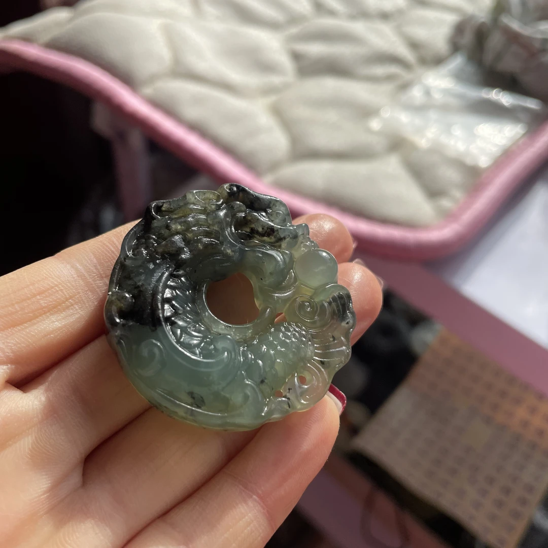 岫玉水墨龙扣吊坠