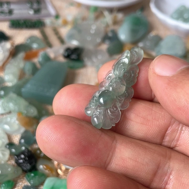 翡翠未镶嵌颈饰42