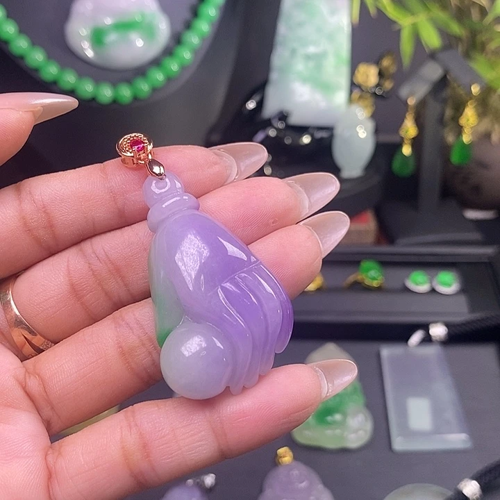 翡翠未镶嵌吊坠(赠链)