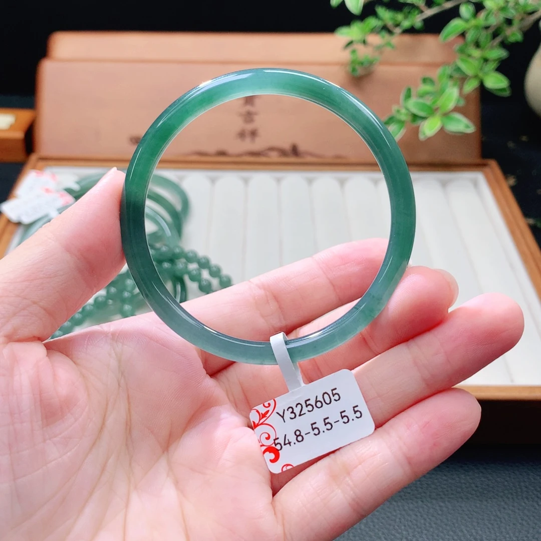 未镶嵌手镯（圆镯）翡翠