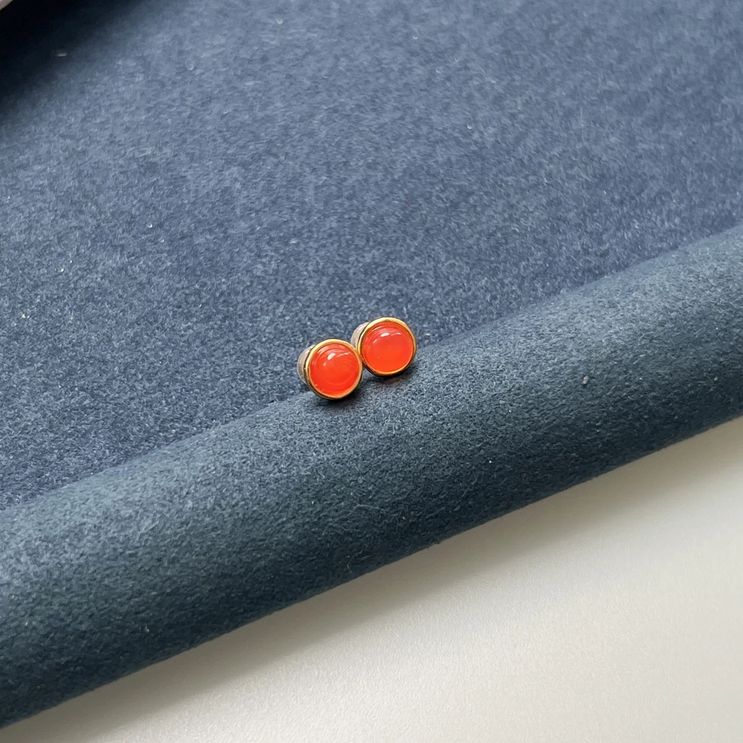 保山冰红南红玛瑙s925银耳钉约4.5mm