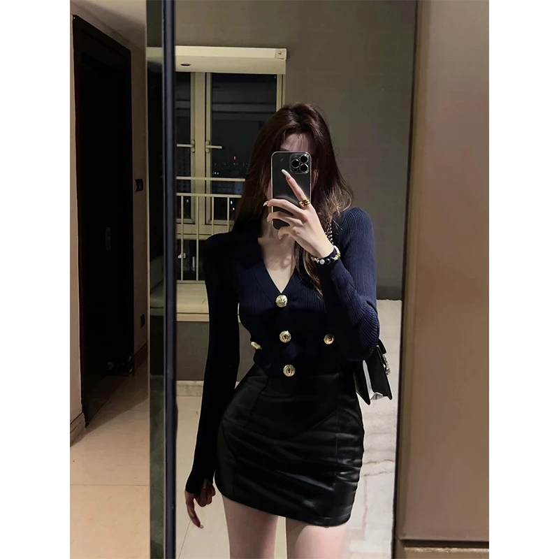 成熟御姐风洋气套装正肩V领针织长袖上衣女时尚高腰显瘦包臀皮裙