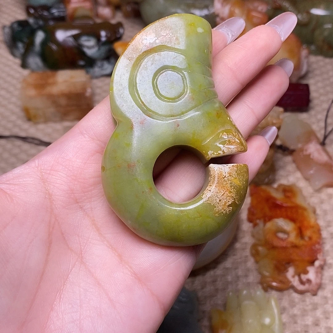 蛇纹石玉未镶嵌颈饰