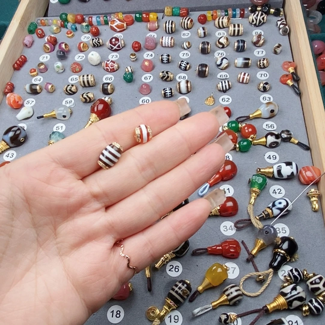 宝***哥玛瑙/玉髓未镶嵌饰品