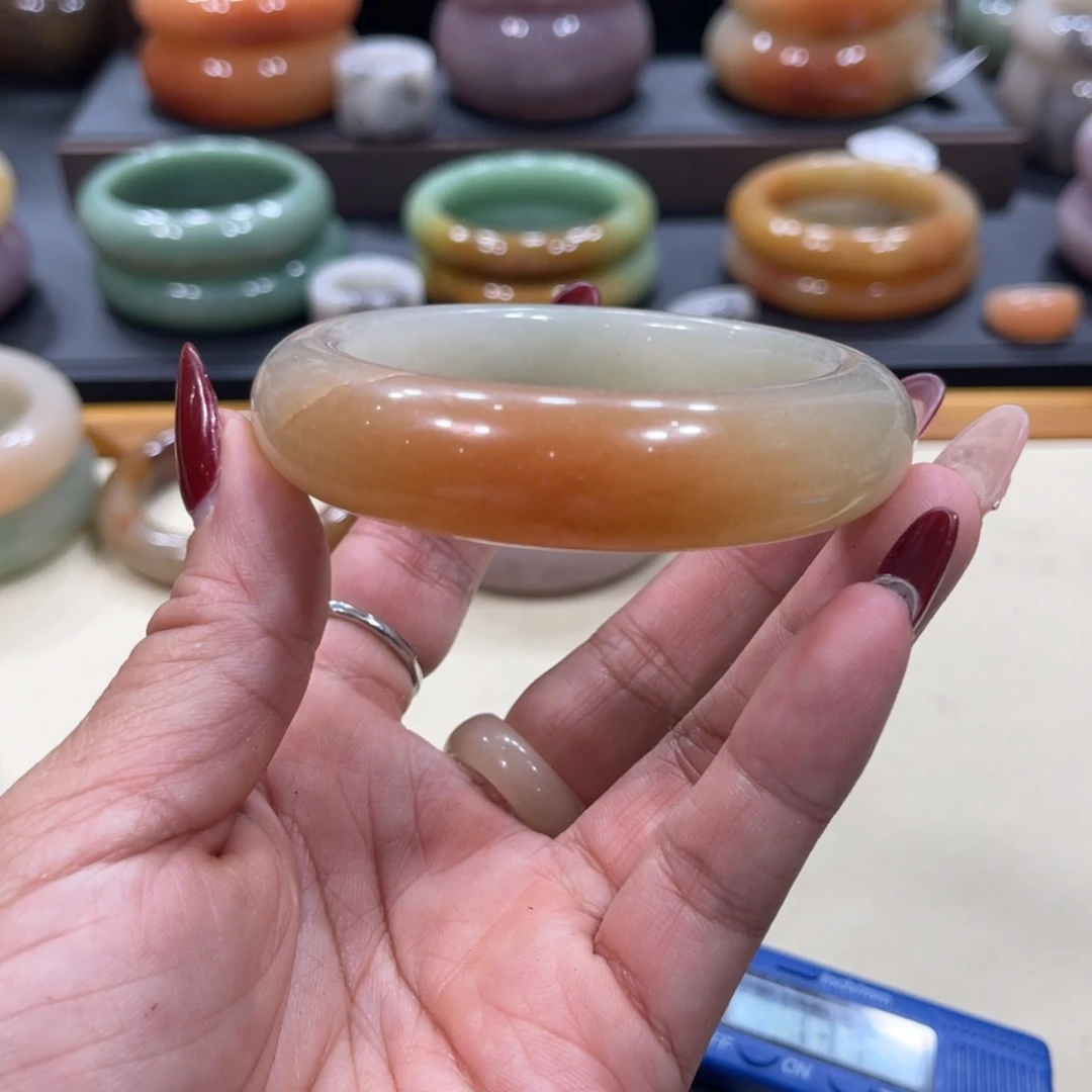 未镶嵌手镯石英岩玉