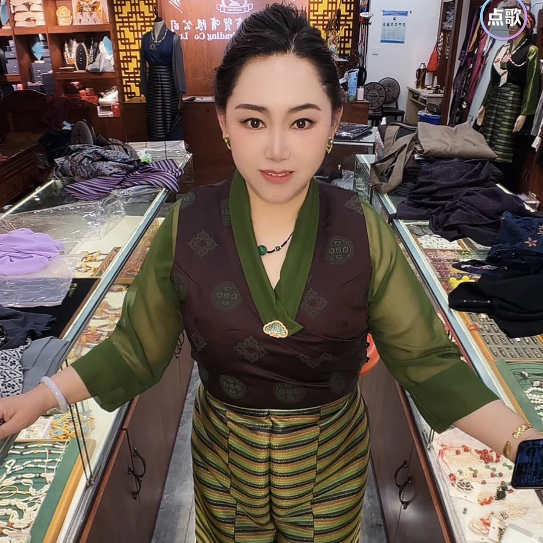 绸缎花纹网红藏装三件套拉萨发货邮政包邮