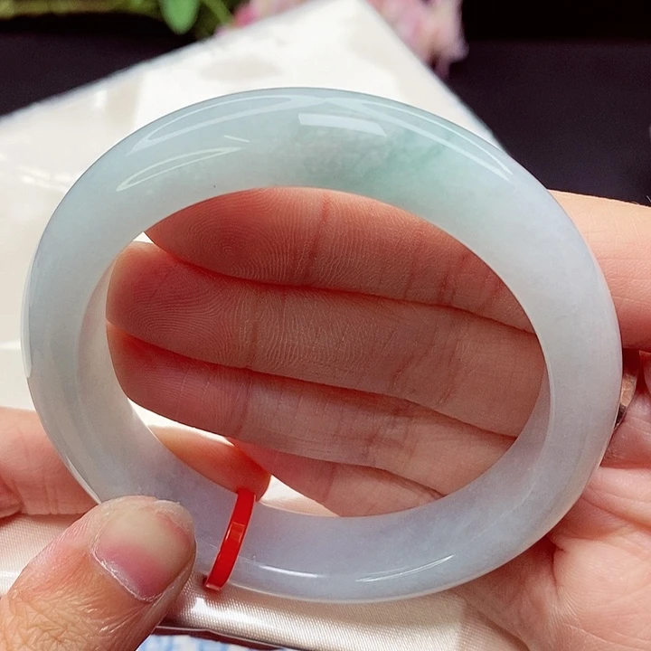 翡翠手镯未镶嵌58圈