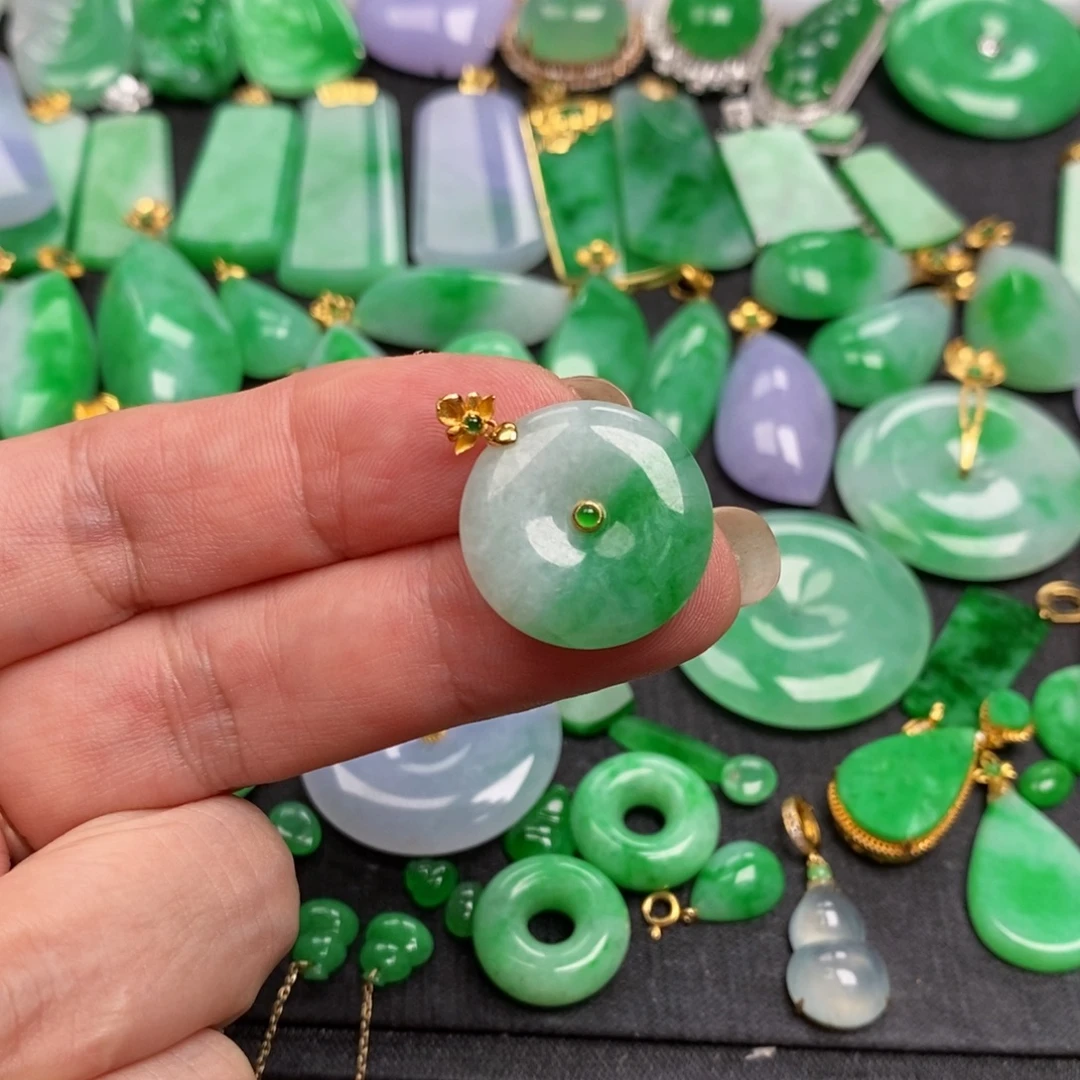 翡翠18K金镶嵌颈饰