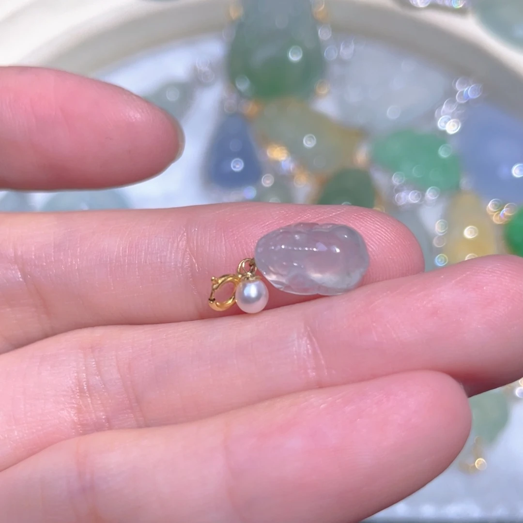 翡翠18K金镶嵌颈饰翡翠