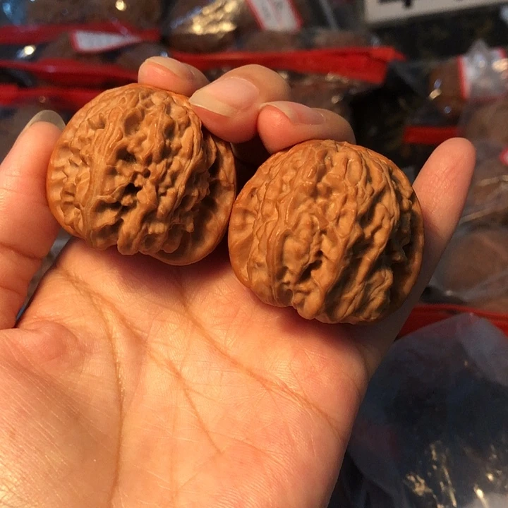 文玩核桃吊坠白狮子39