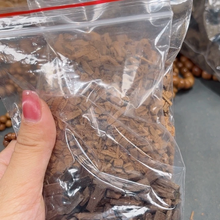 娇***巅檀香木其他檀香碎料90克，阴沉碎料20克
