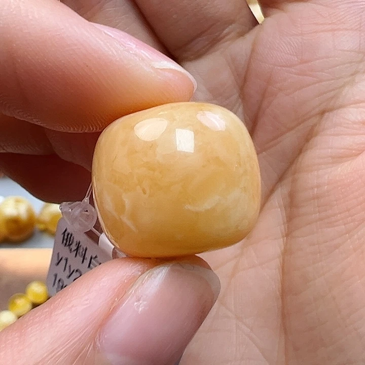 蜜蜡未镶嵌珠宝奇石