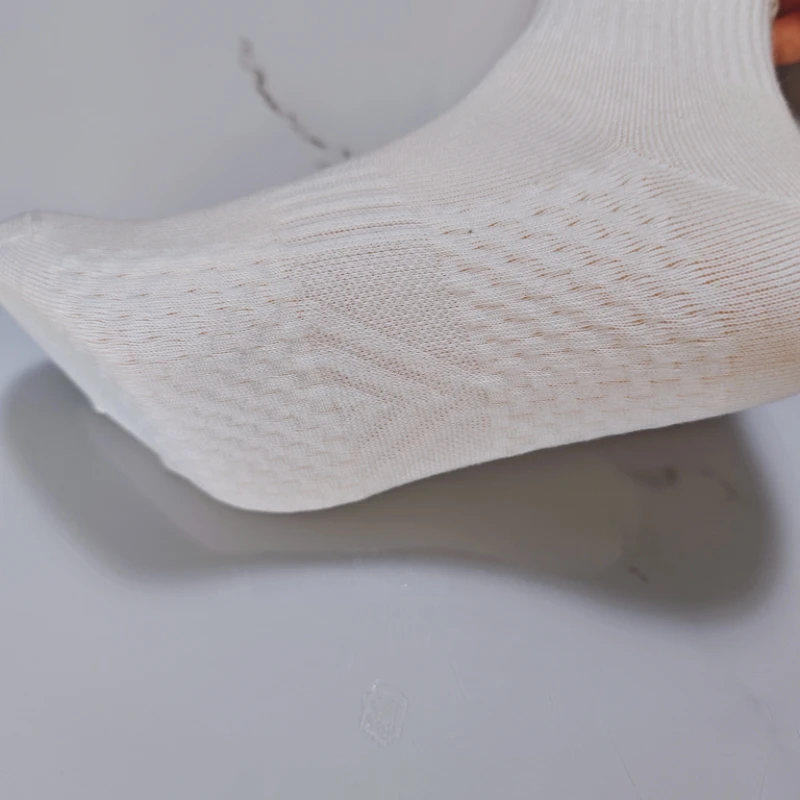 纯棉刺绣专业男女羽毛球袜子短筒学生运动袜潮流香薰防臭袜