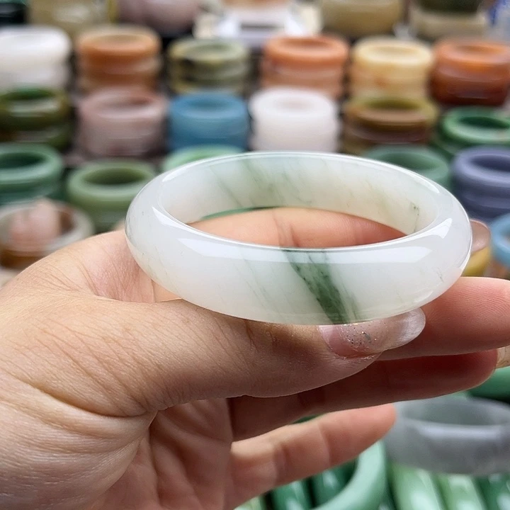 石英质玉手镯未镶嵌