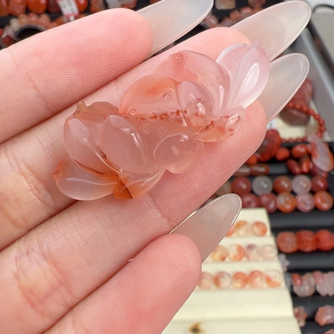 南红玛瑙未镶嵌颈饰荷花吊坠