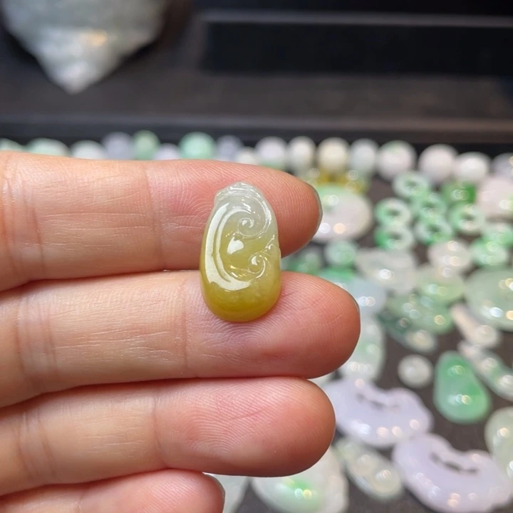 翡翠未镶嵌吊坠(不含链)黄翡如意